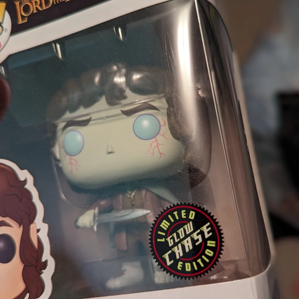 Funko Pop Frodo baggins #444 Limited Edition Glow Chase Collectible LOTR